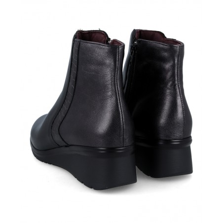 Ankle boots with low wedge Pitillos 10035