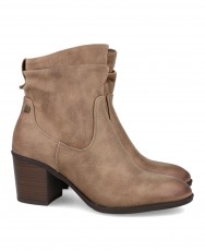 Mustang 59501 wide heel ankle boots