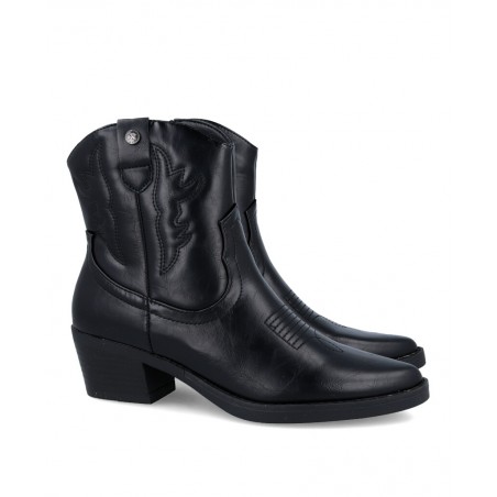 Cowboy ankle boots with medium heel Xti 143118