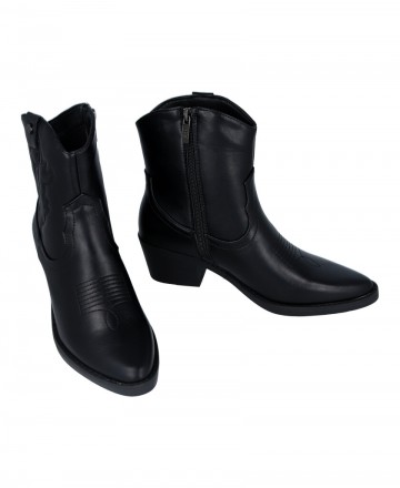 Cowboy ankle boots with medium heel Xti 143118