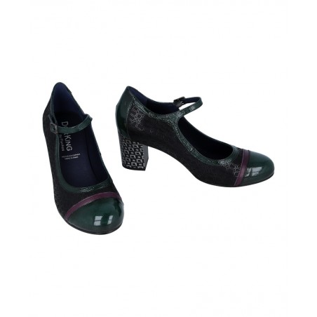 Dorking D8669 buckled pumps