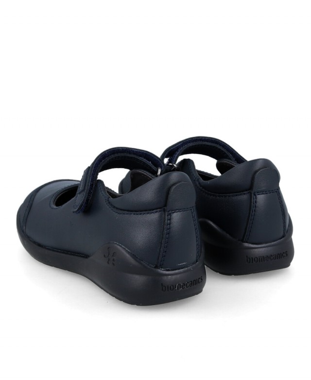 School shoes with velcro fastening Biomecanics 181121 School shoes with velcro fastening Biomecanics 181121