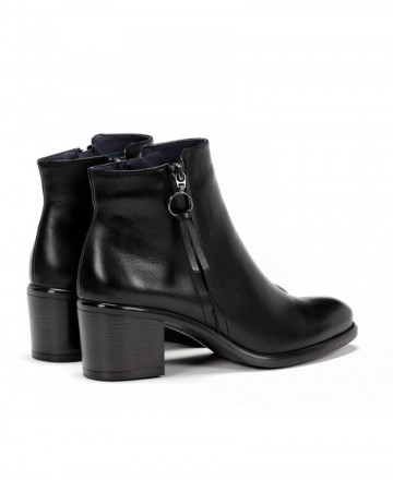 Dorking D8606 leather ankle boots with medium heels