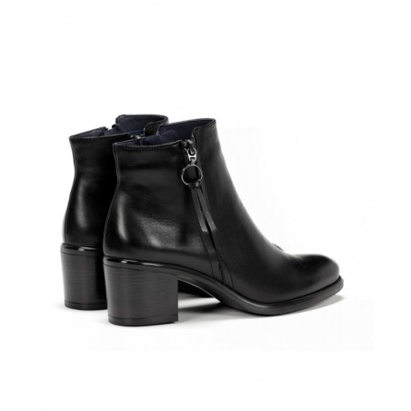 Dorking D8606 leather ankle boots with medium heels