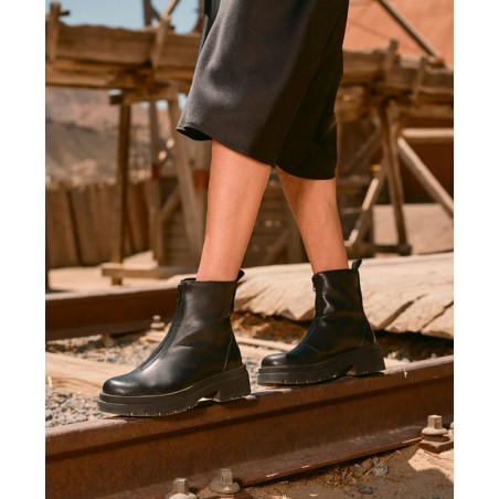 Porronet Nala track sole ankle boots with front zip