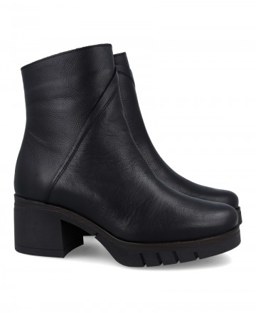 Paula Urban 11-1140 wide heel ankle boots