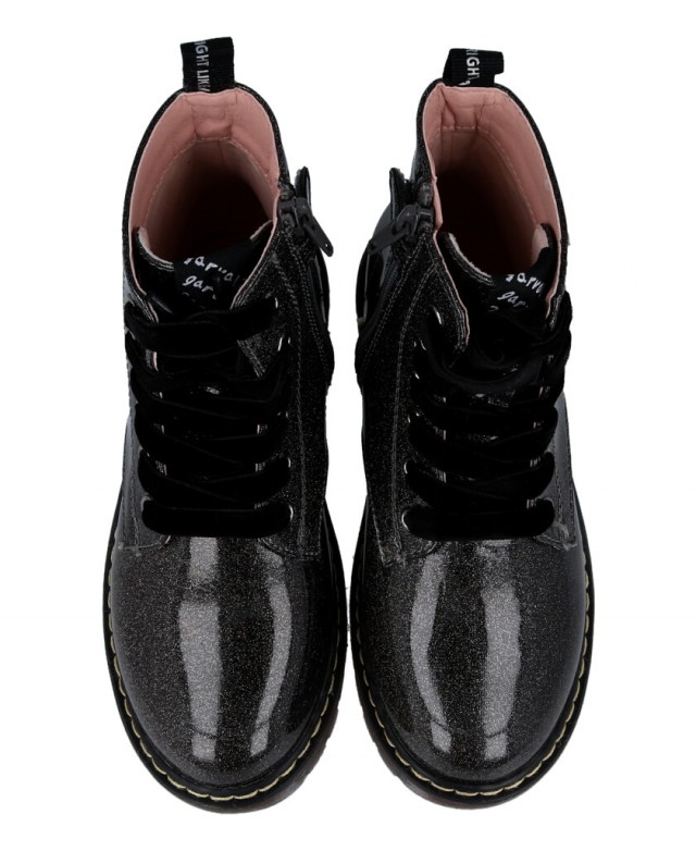 h2Botines infantiles con cremallera Garvalin 241567 h2 pLos botines infantiles Garvalin 241567 en color negro con destellos gli