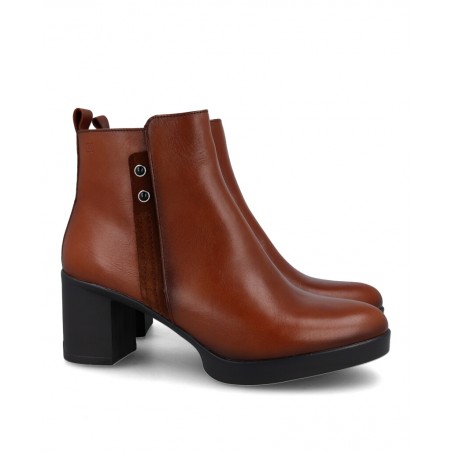 Dorking mid-heeled ankle boots D9423