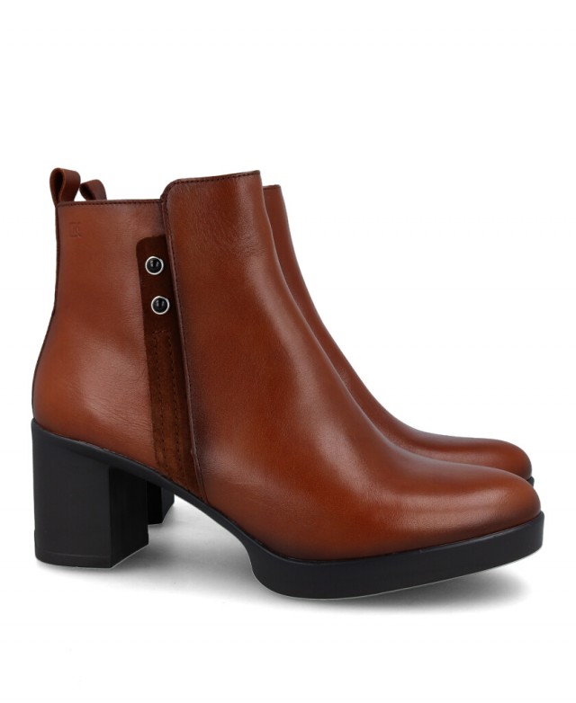 Dorking mid-heeled ankle boots D9423