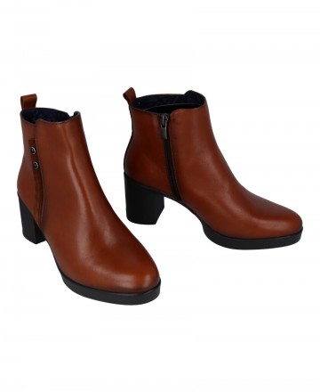 Dorking mid-heeled ankle boots D9423