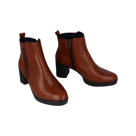 Dorking mid-heeled ankle boots D9423