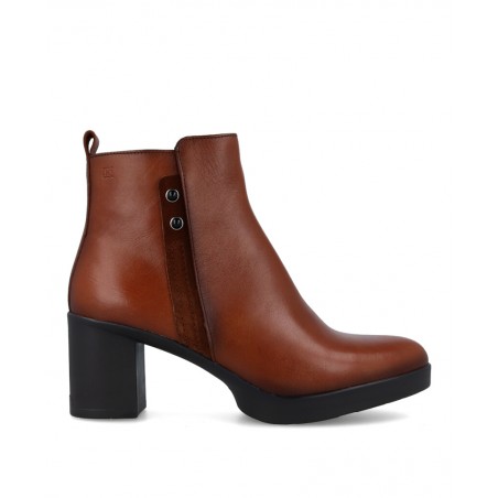 Dorking mid-heeled ankle boots D9423