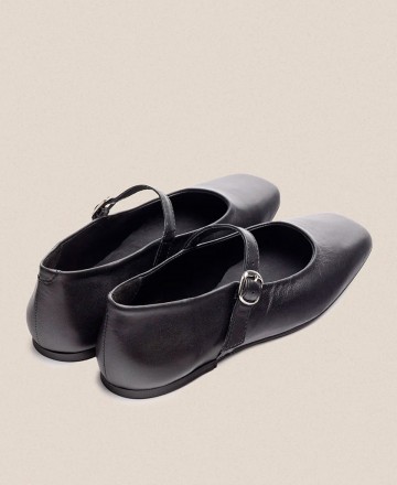 Yokono LENNA-001 Buckle Closure Flat Shoes