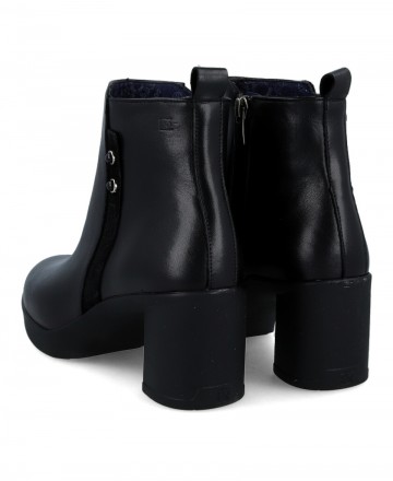 Ankle boot with decorative side detail Dorking D9423