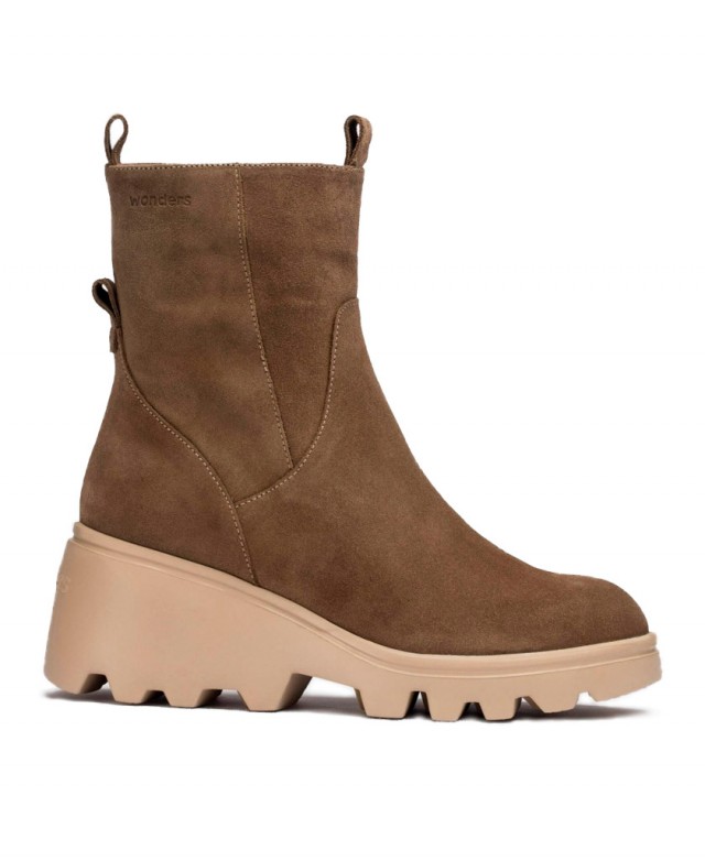 Wonders Leeds casual ankle boots with track sole