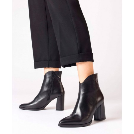 Wonders Nara V-cut heeled bootie