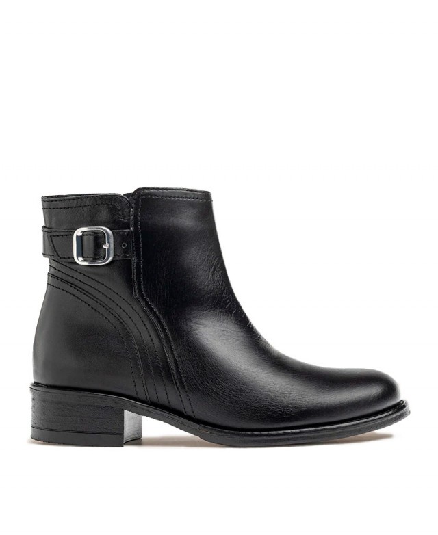 Yokono Mons flat ankle boots with side buckle