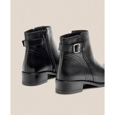 Yokono Mons flat ankle boots with side buckle