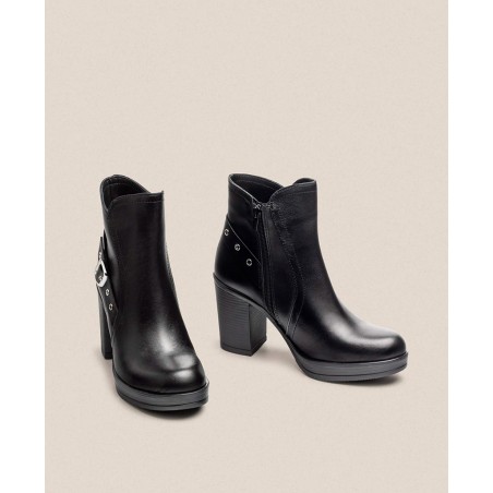 Ankle boots with buckle Yokono Pilsen-011