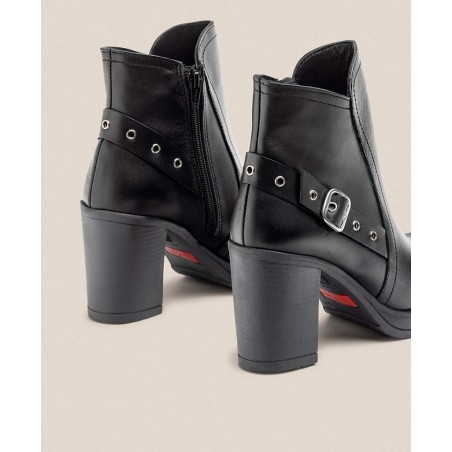 Ankle boots with buckle Yokono Pilsen-011