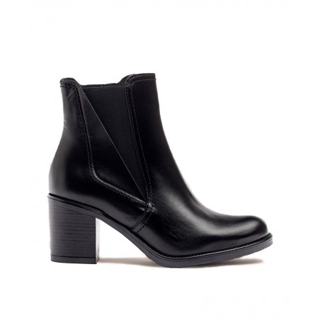 Elastic ankle boot with heel and zipper Yokono Orne 002