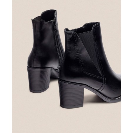 Elastic ankle boot with heel and zipper Yokono Orne 002