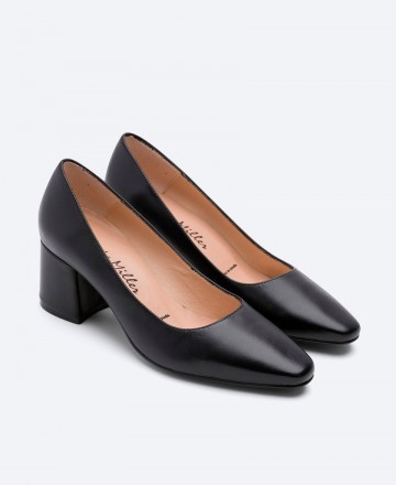 Patricia Miller Pas 6170 semi-square toe court shoe