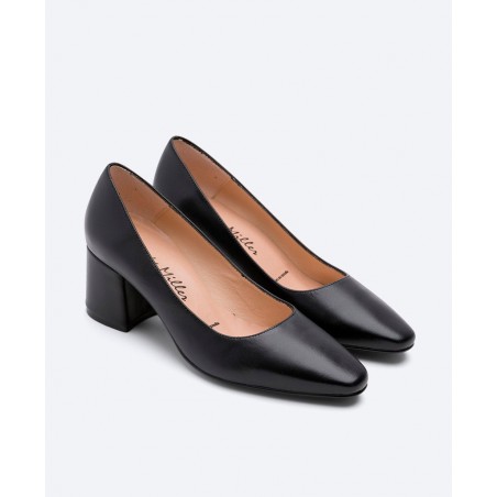 Patricia Miller Pas 6170 semi-square toe court shoe