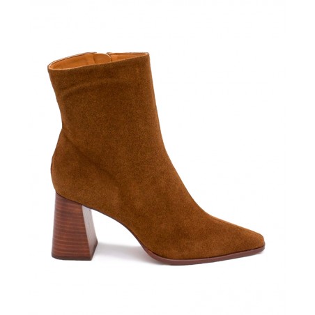 Ankle boots with square toe and wide heel Angel Alarcon Trimia