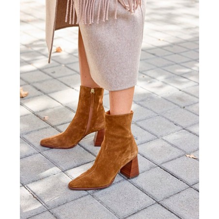 Ankle boots with square toe and wide heel Angel Alarcon Trimia