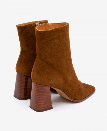 Ankle boots with square toe and wide heel Angel Alarcon Trimia