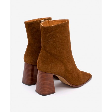 Ankle boots with square toe and wide heel Angel Alarcon Trimia