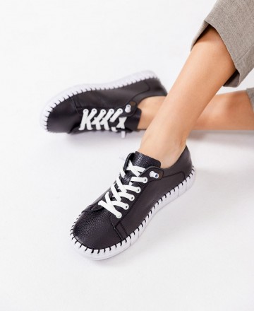 Yokono Flow Lace-Up Flat Sneakers