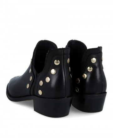 Ankle boots with studs Alpe Cecile 2551