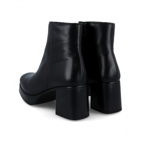 Leather ankle boots with white heel Andares 274212