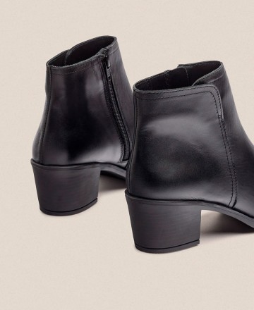 Yokono Lille 016 versatile heeled ankle boots with zipper