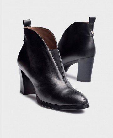 Wonders Sorrento L-1112 V-neck ankle boots