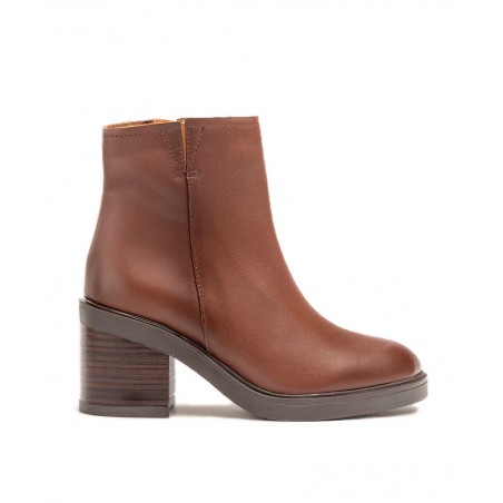 Smooth leather ankle boot with zipper Yokono Mire 002