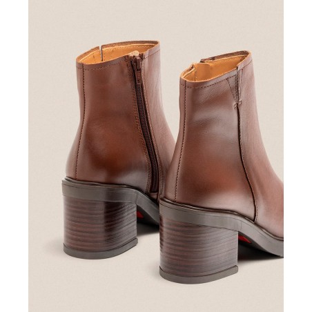 Smooth leather ankle boot with zipper Yokono Mire 002