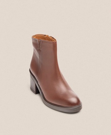 Smooth leather ankle boot with zipper Yokono Mire 002