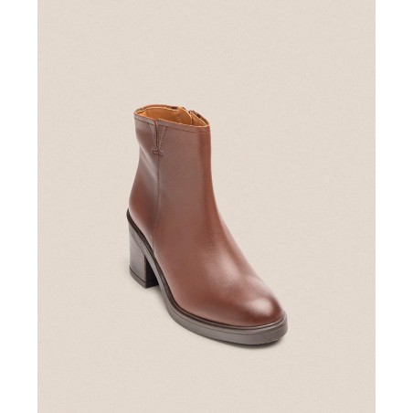 Smooth leather ankle boot with zipper Yokono Mire 002