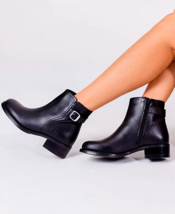 Yokono Mons flat ankle boots with side buckle