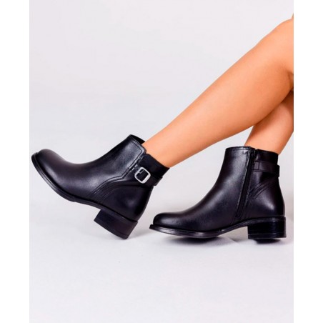 Yokono Mons flat ankle boots with side buckle