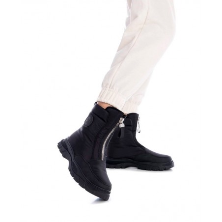 Flat ankle boots with central zip Xti 143242