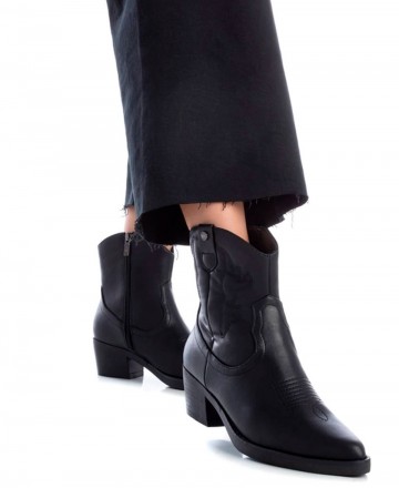 Cowboy ankle boots with medium heel Xti 143118