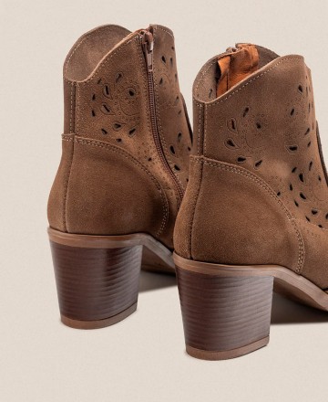 Yokono Orne-004 die-cut cowboy ankle boots