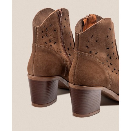 Yokono Orne-004 die-cut cowboy ankle boots