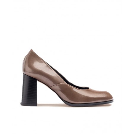 Yokono Loir 001 patent leather pump