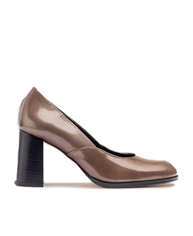 Yokono Loir 001 patent leather pump