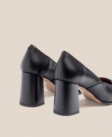 Yokono Loir 001 wide heel pumps